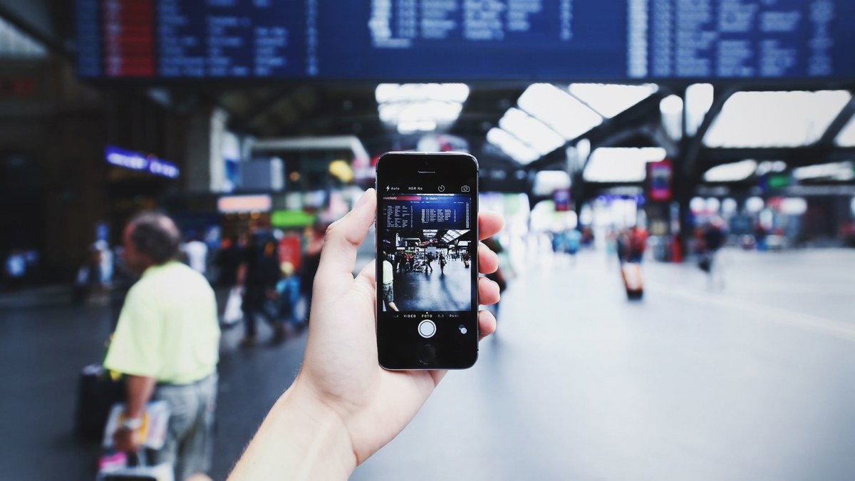 Google Translate adds Android background live translation and iOS earpiece playback